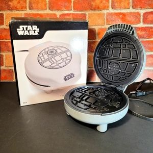 Star Wars Death Star Waffle  Maker ThinkGeek Disney Kitchen Appliance
